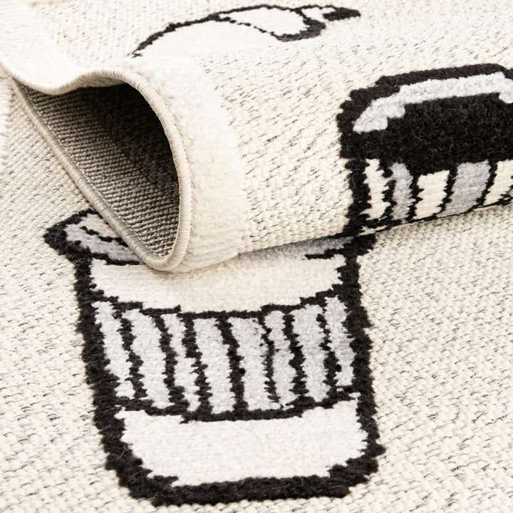 5' 3 x 7' 7 Easy-Clean Indoor / Outdoor Rug