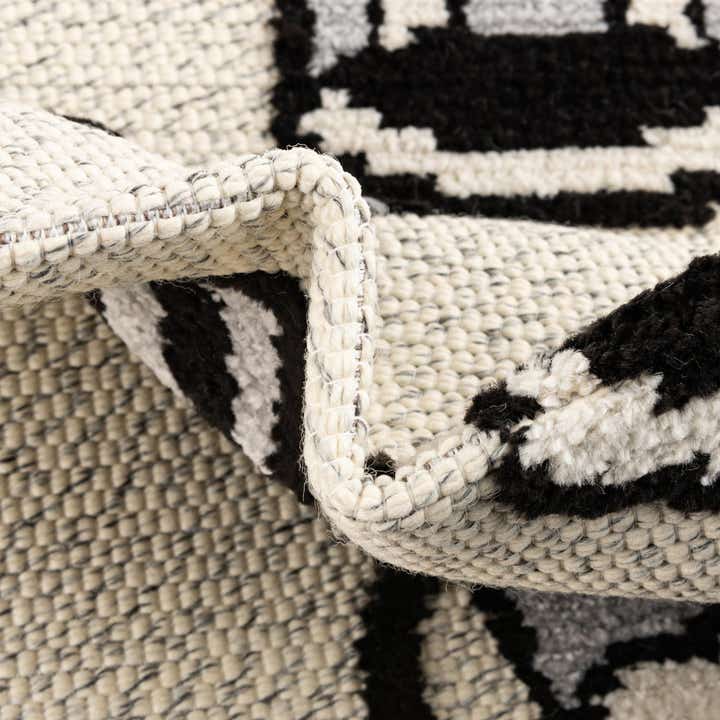 5' 3 x 7' 7 Easy-Clean Indoor / Outdoor Rug