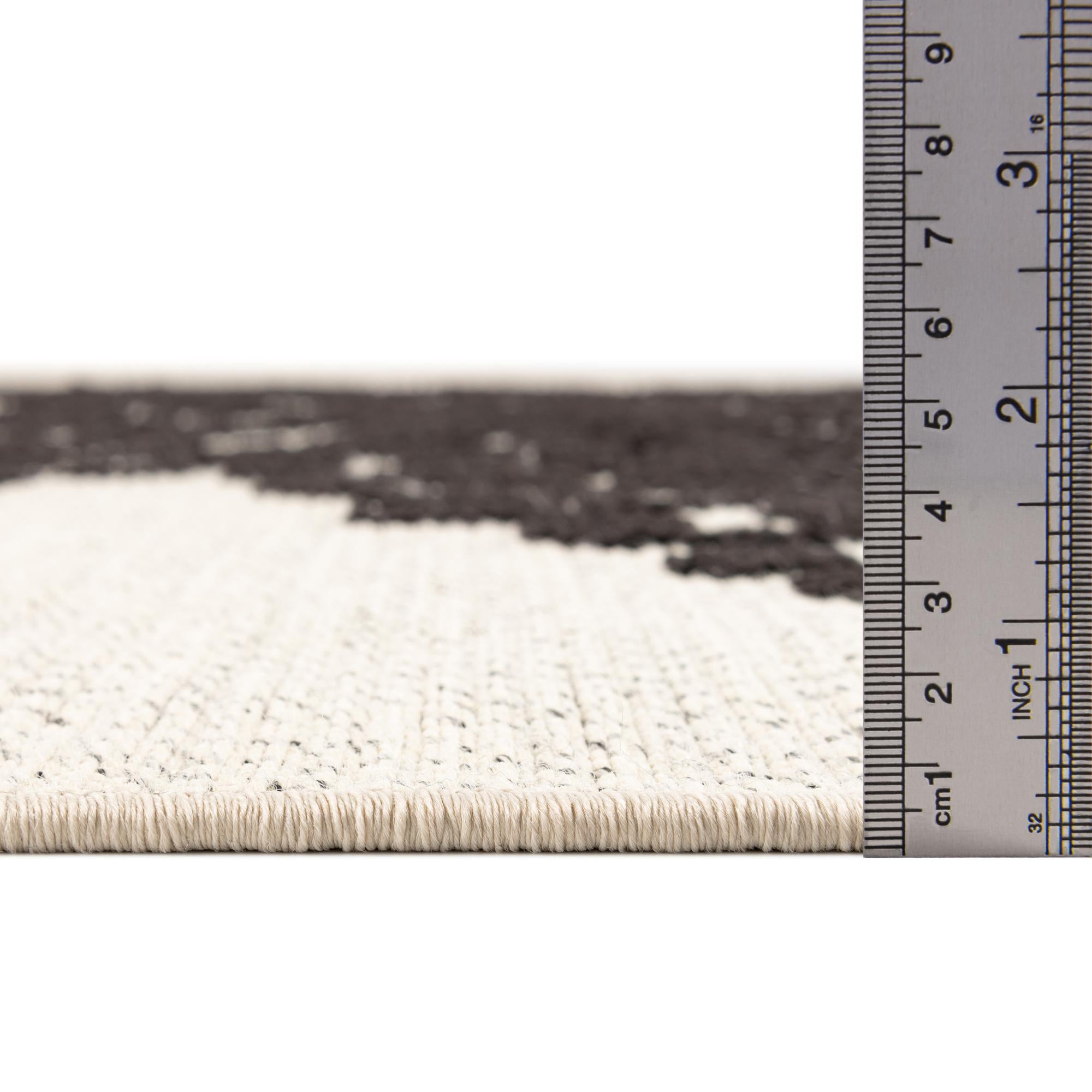 5' 3 x 7' 7 Easy-Clean Indoor / Outdoor Rug