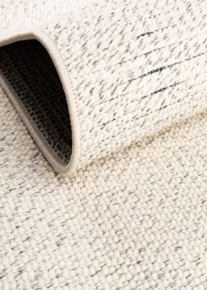 5' 3 x 7' 7 Easy-Clean Indoor / Outdoor Rug