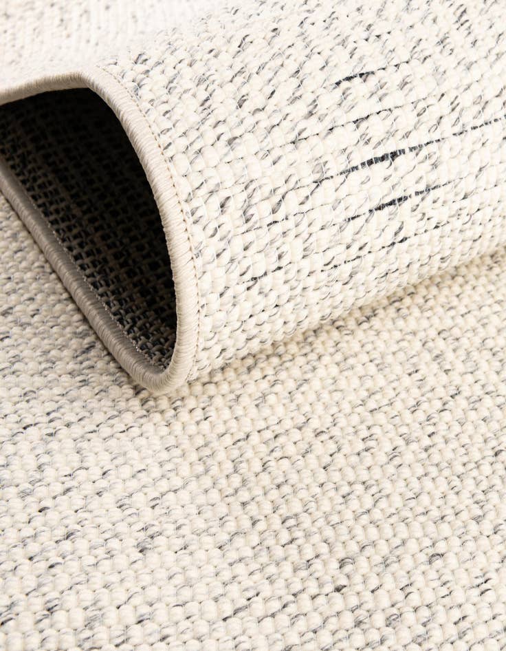 Detail image of 5' 3 x 7' 7 Easy-Clean Indoor / Outdoor Rug