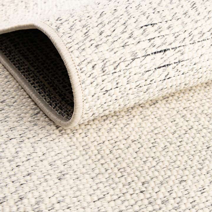 5' 3 x 7' 7 Easy-Clean Indoor / Outdoor Rug