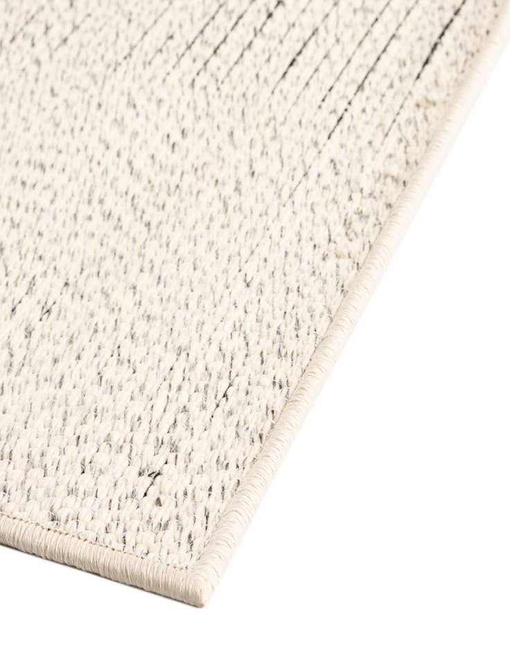 Detail image of 5' 3 x 7' 7 Easy-Clean Indoor / Outdoor Rug