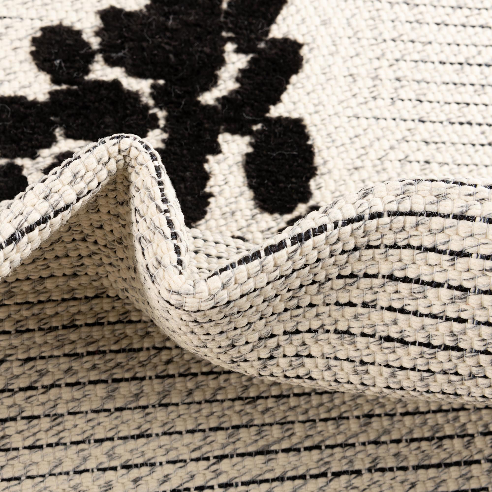 5' 3 x 7' 7 Easy-Clean Indoor / Outdoor Rug