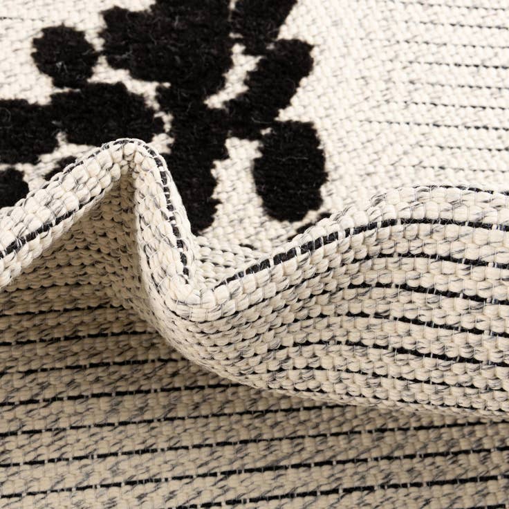 Detail image of 5' 3 x 7' 7 Easy-Clean Indoor / Outdoor Rug