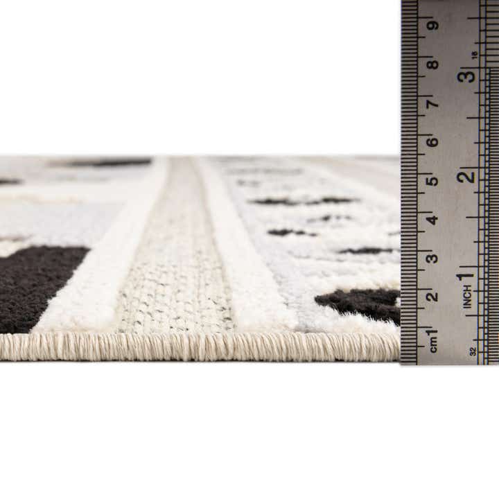 5' 3 x 7' 7 Easy-Clean Indoor / Outdoor Rug