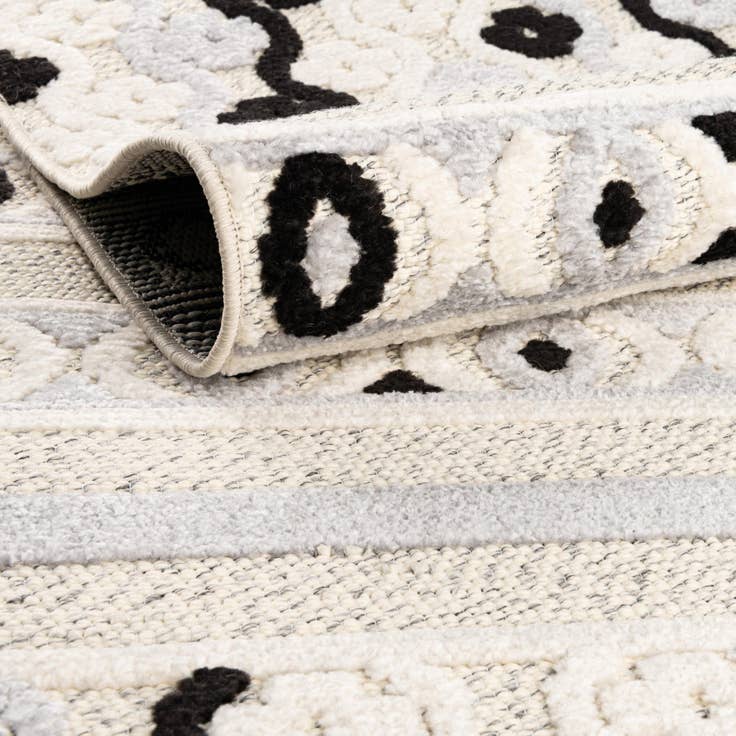 Detail image of 5' 3 x 7' 7 Easy-Clean Indoor / Outdoor Rug