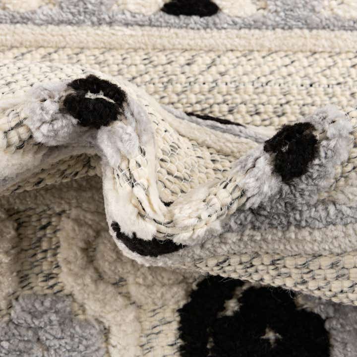 5' 3 x 7' 7 Easy-Clean Indoor / Outdoor Rug