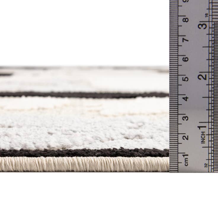 Detail image of 5' 3 x 7' 7 Easy-Clean Indoor / Outdoor Rug