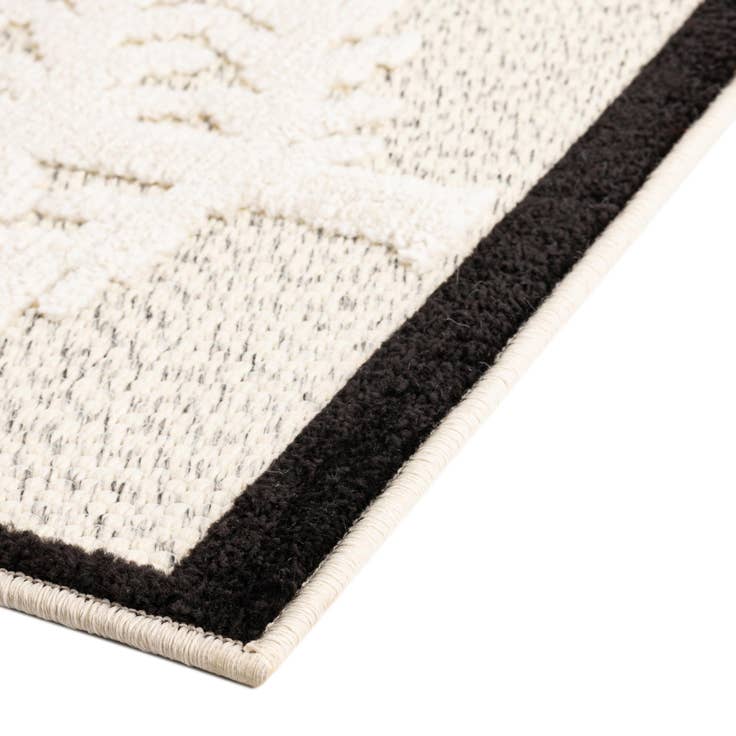 Detail image of 5' 3 x 7' 7 Easy-Clean Indoor / Outdoor Rug