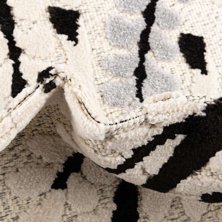 5' 3 x 7' 7 Easy-Clean Indoor / Outdoor Rug