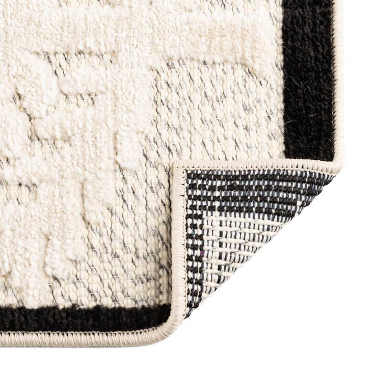 Detail image of 5' 3 x 7' 7 Easy-Clean Indoor / Outdoor Rug
