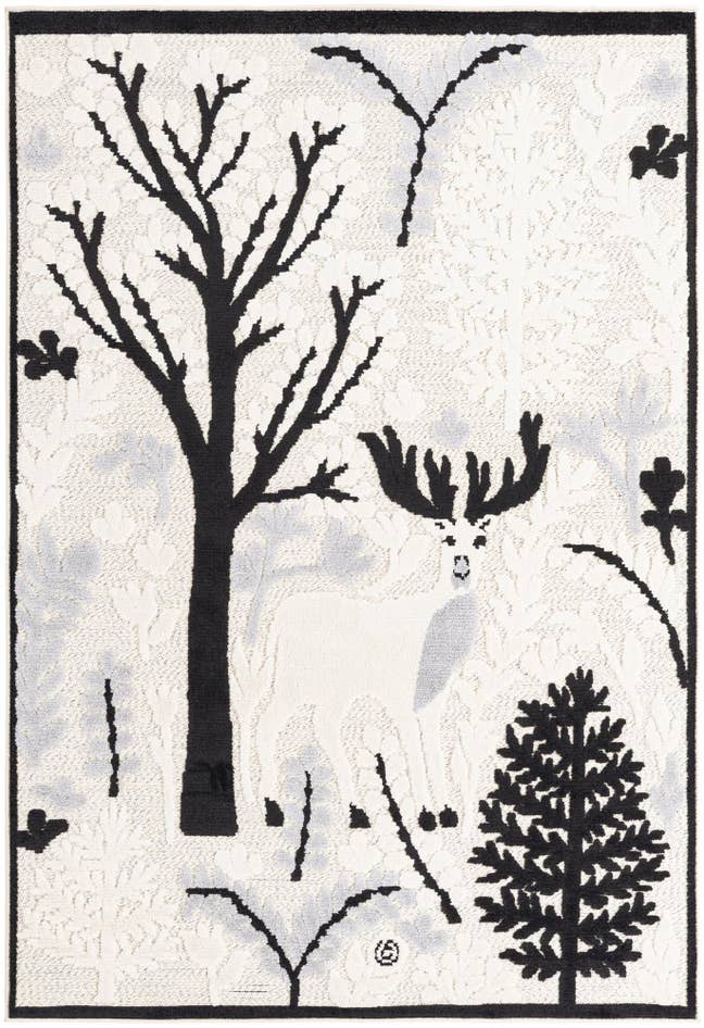 Detail image of 5' 3 x 7' 7 Easy-Clean Indoor / Outdoor Rug