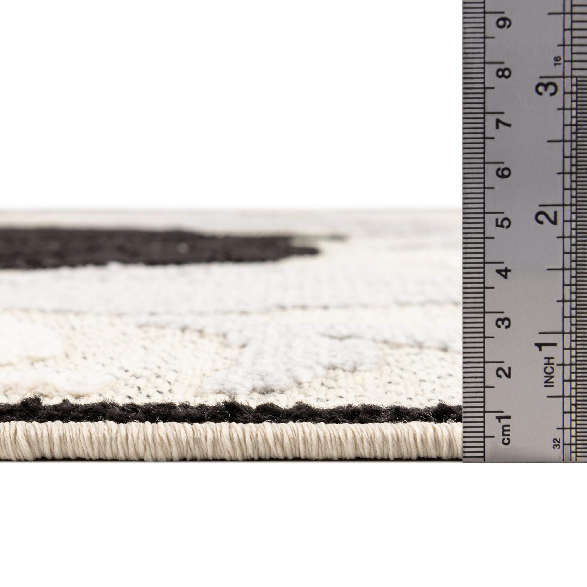 5' 3 x 7' 7 Easy-Clean Indoor / Outdoor Rug