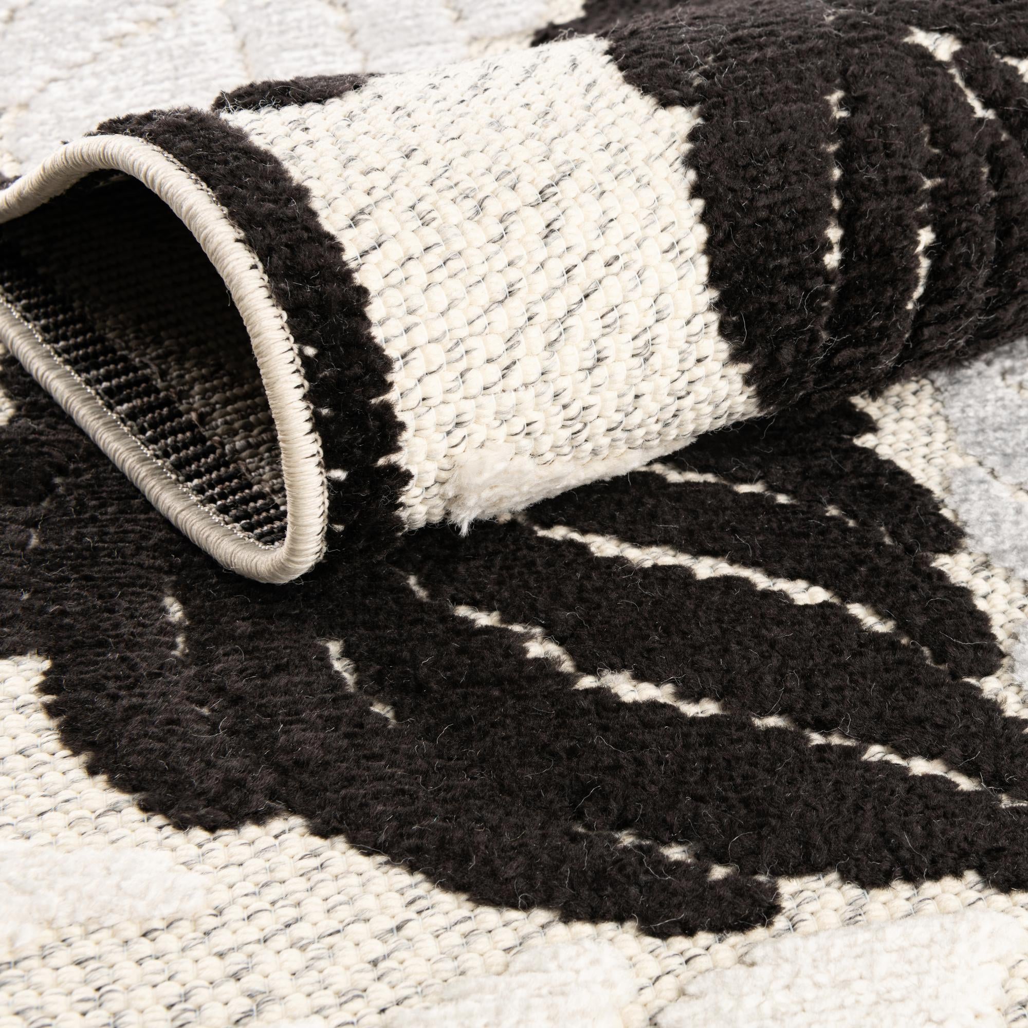 5' 3 x 7' 7 Easy-Clean Indoor / Outdoor Rug