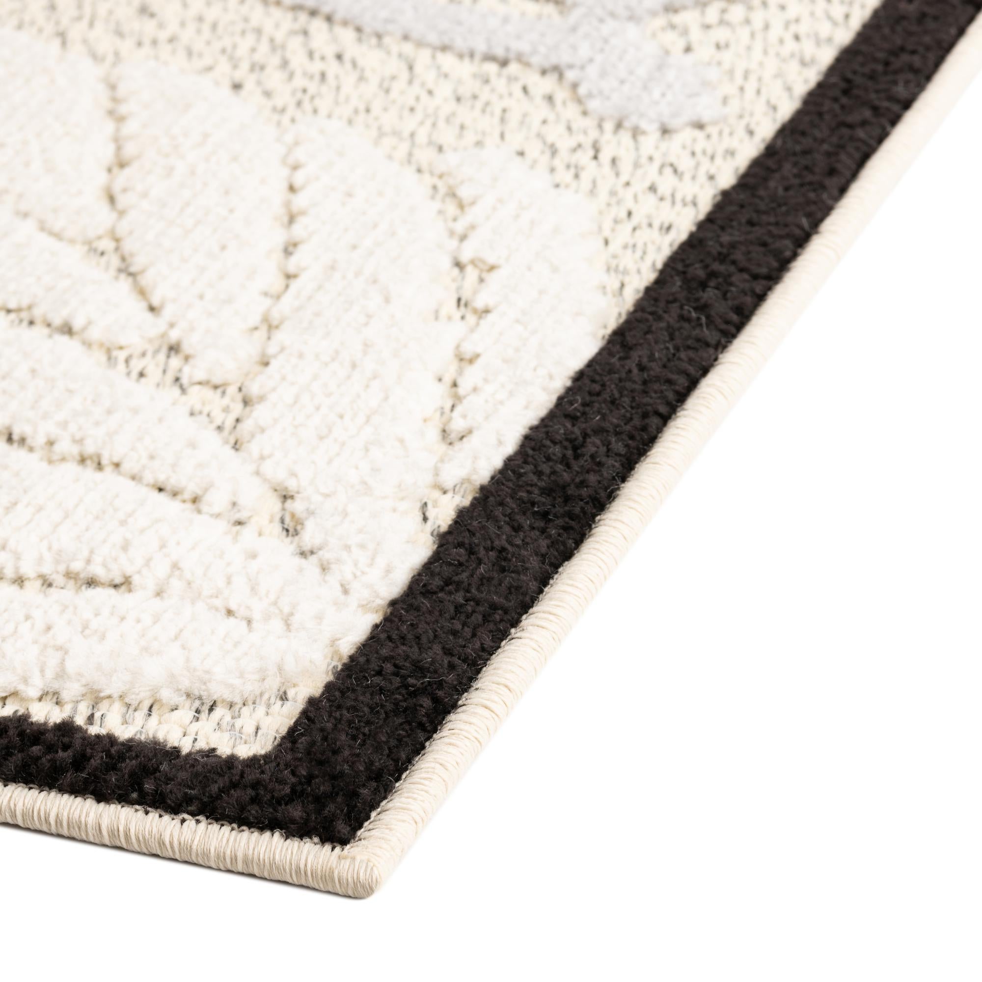 5' 3 x 7' 7 Easy-Clean Indoor / Outdoor Rug