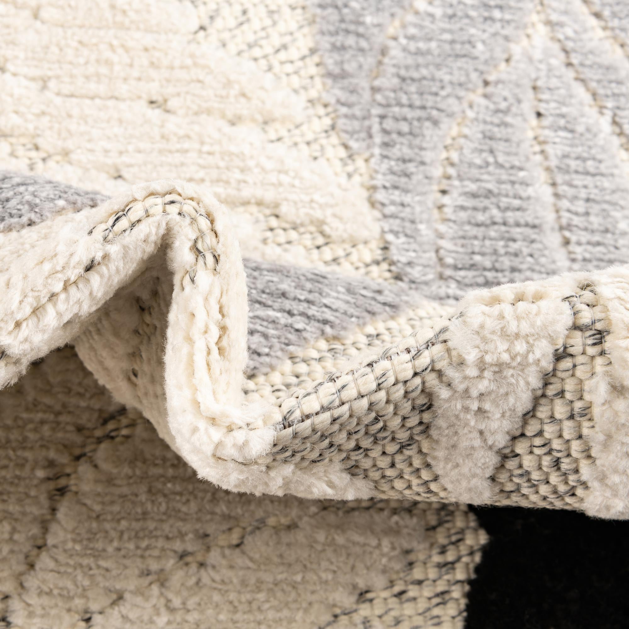 5' 3 x 7' 7 Easy-Clean Indoor / Outdoor Rug
