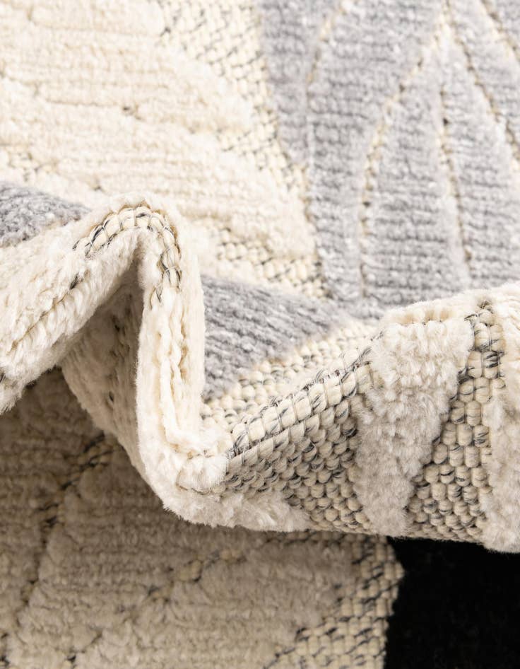 Detail image of 5' 3 x 7' 7  Washable  Indoor / Outdoor Rug