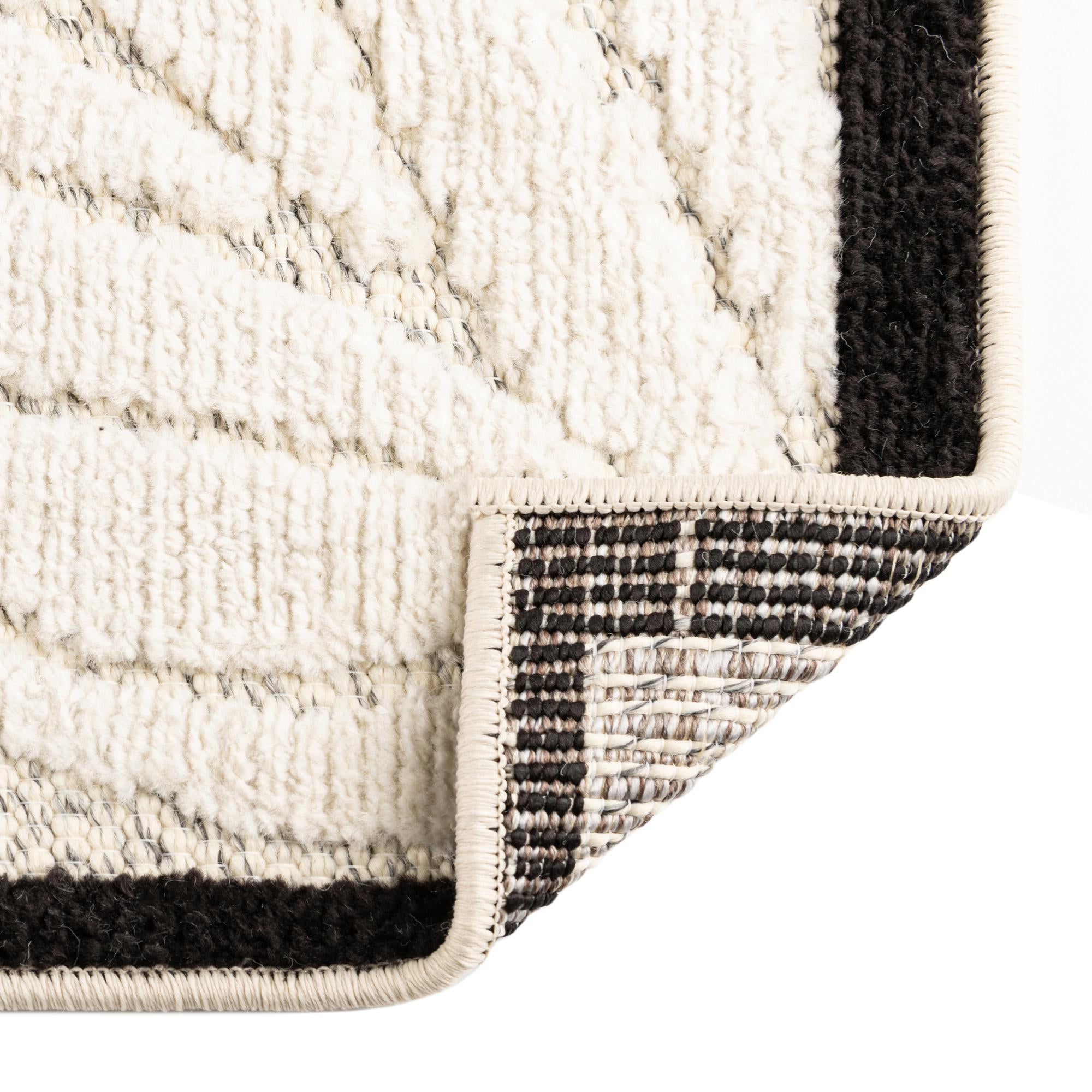 5' 3 x 7' 7 Easy-Clean Indoor / Outdoor Rug