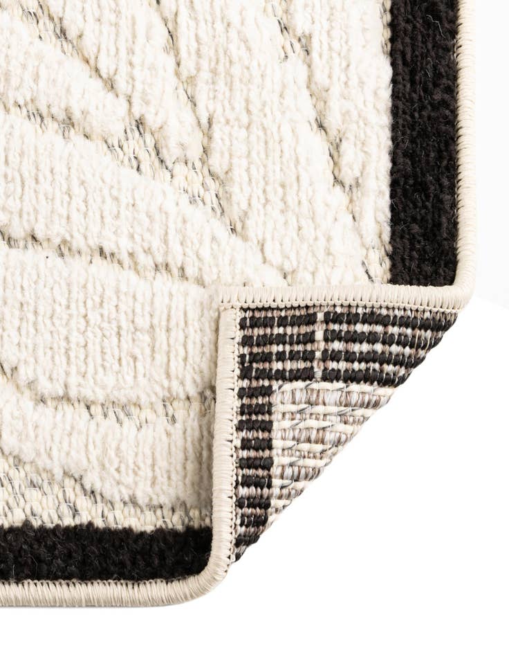 Detail image of 5' 3 x 7' 7  Washable  Indoor / Outdoor Rug