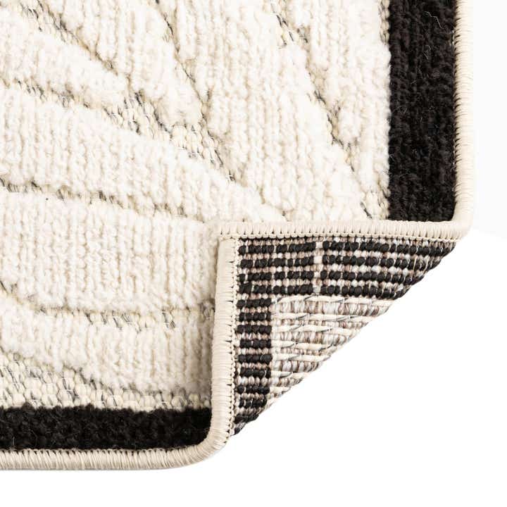 5' 3 x 7' 7 Easy-Clean Indoor / Outdoor Rug