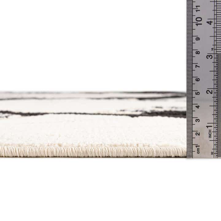 5' 3 x 7' 7 Easy-Clean Indoor / Outdoor Rug