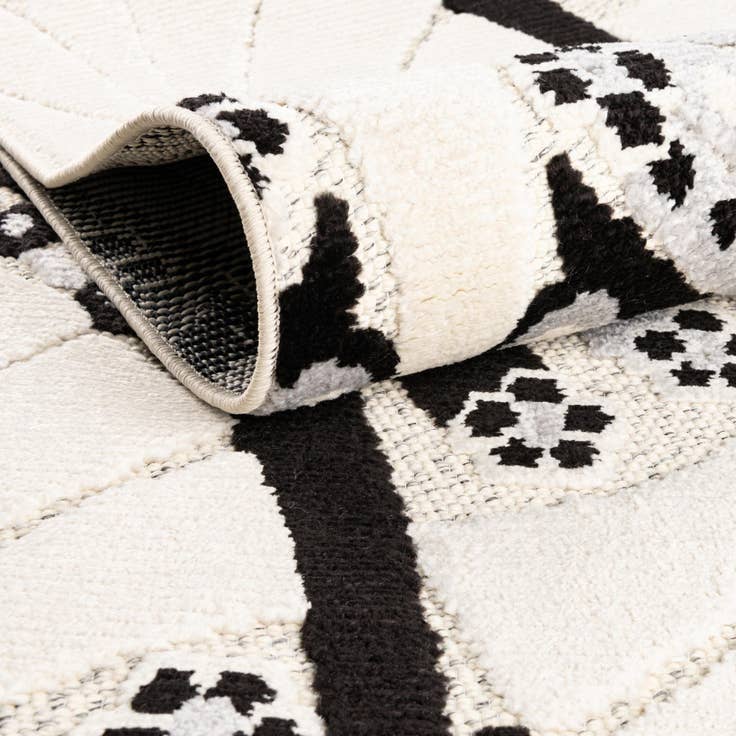 Detail image of 5' 3 x 7' 7 Easy-Clean Indoor / Outdoor Rug