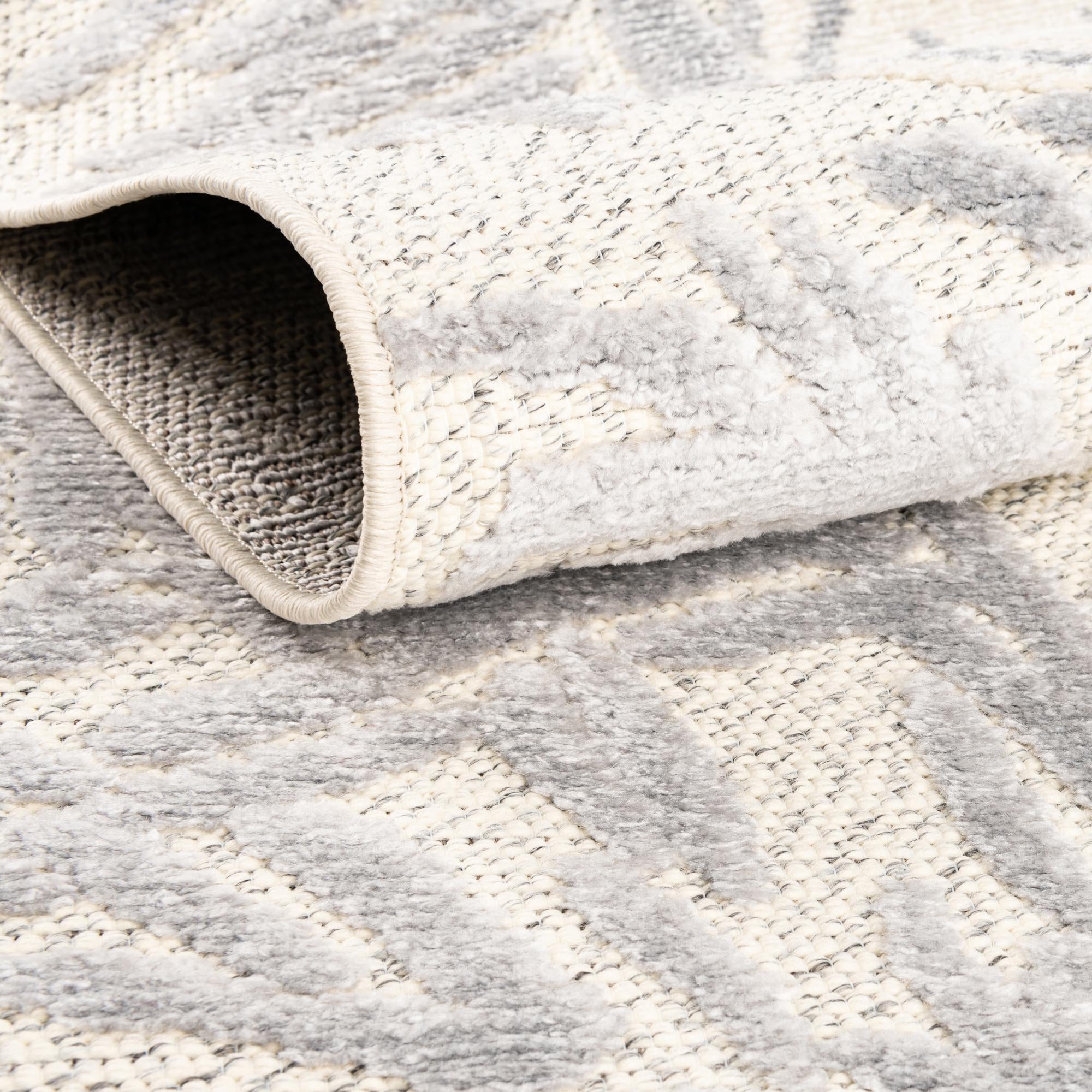 5' 3 x 7' 7 Easy-Clean Indoor / Outdoor Rug