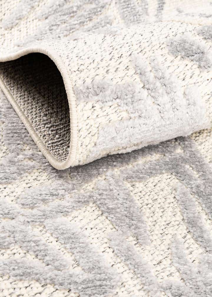 5' 3 x 7' 7 Easy-Clean Indoor / Outdoor Rug