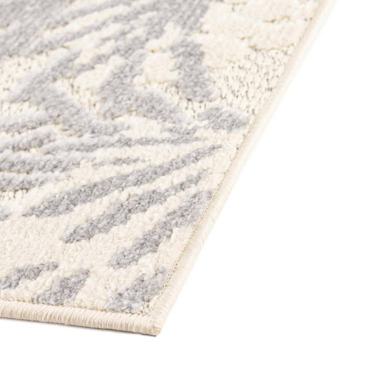 Detail image of 5' 3 x 7' 7 Easy-Clean Indoor / Outdoor Rug