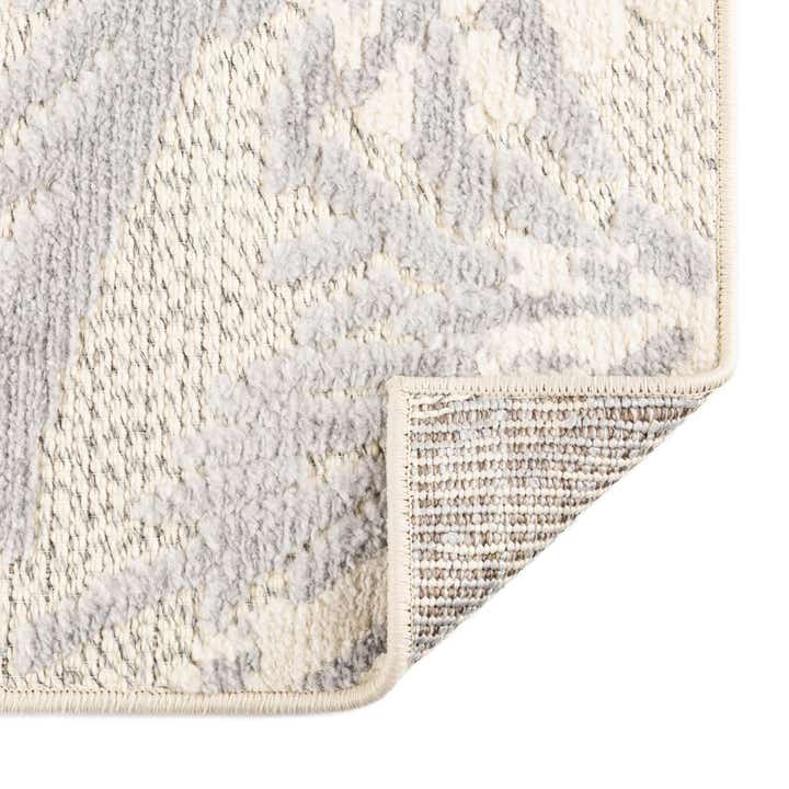 5' 3 x 7' 7 Easy-Clean Indoor / Outdoor Rug