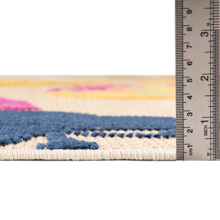 5' 3 x 7' 7 Easy-Clean Indoor / Outdoor Rug