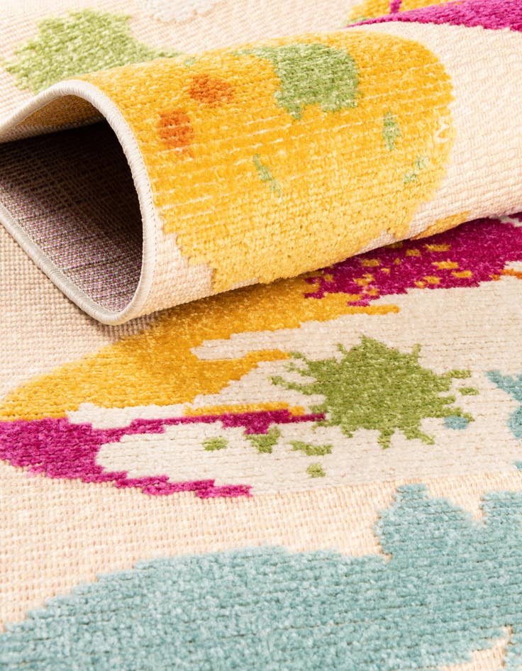 Detail image of 5' 3 x 7' 7 Easy-Clean Indoor / Outdoor Rug