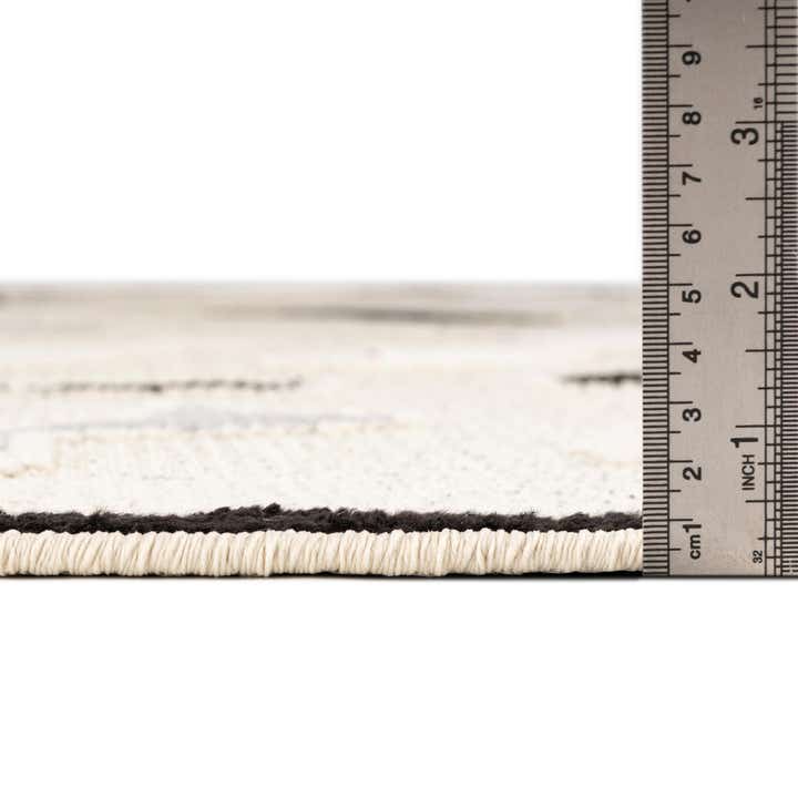 5' 3 x 7' 7 Easy-Clean Indoor / Outdoor Rug