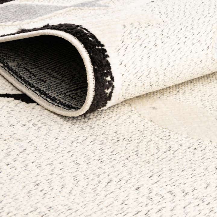 5' 3 x 7' 7 Easy-Clean Indoor / Outdoor Rug