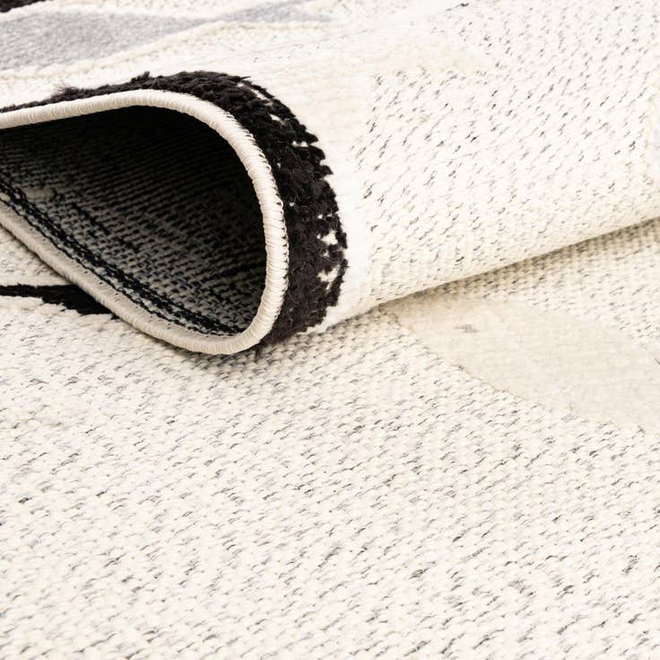 Detail image of 5' 3 x 7' 7 Easy-Clean Indoor / Outdoor Rug