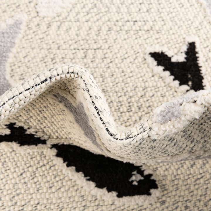 5' 3 x 7' 7 Easy-Clean Indoor / Outdoor Rug