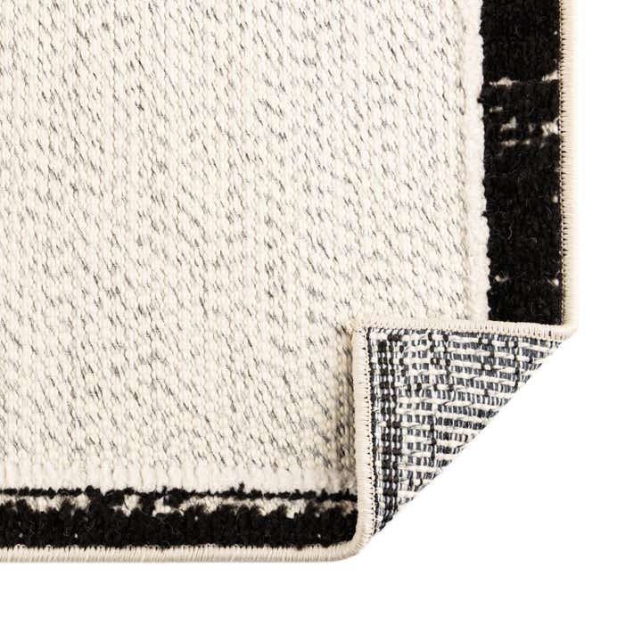 5' 3 x 7' 7 Easy-Clean Indoor / Outdoor Rug