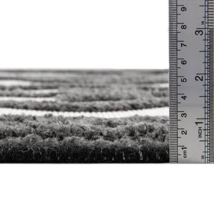 5' 3 x 7' 7 Easy-Clean Indoor / Outdoor Rug