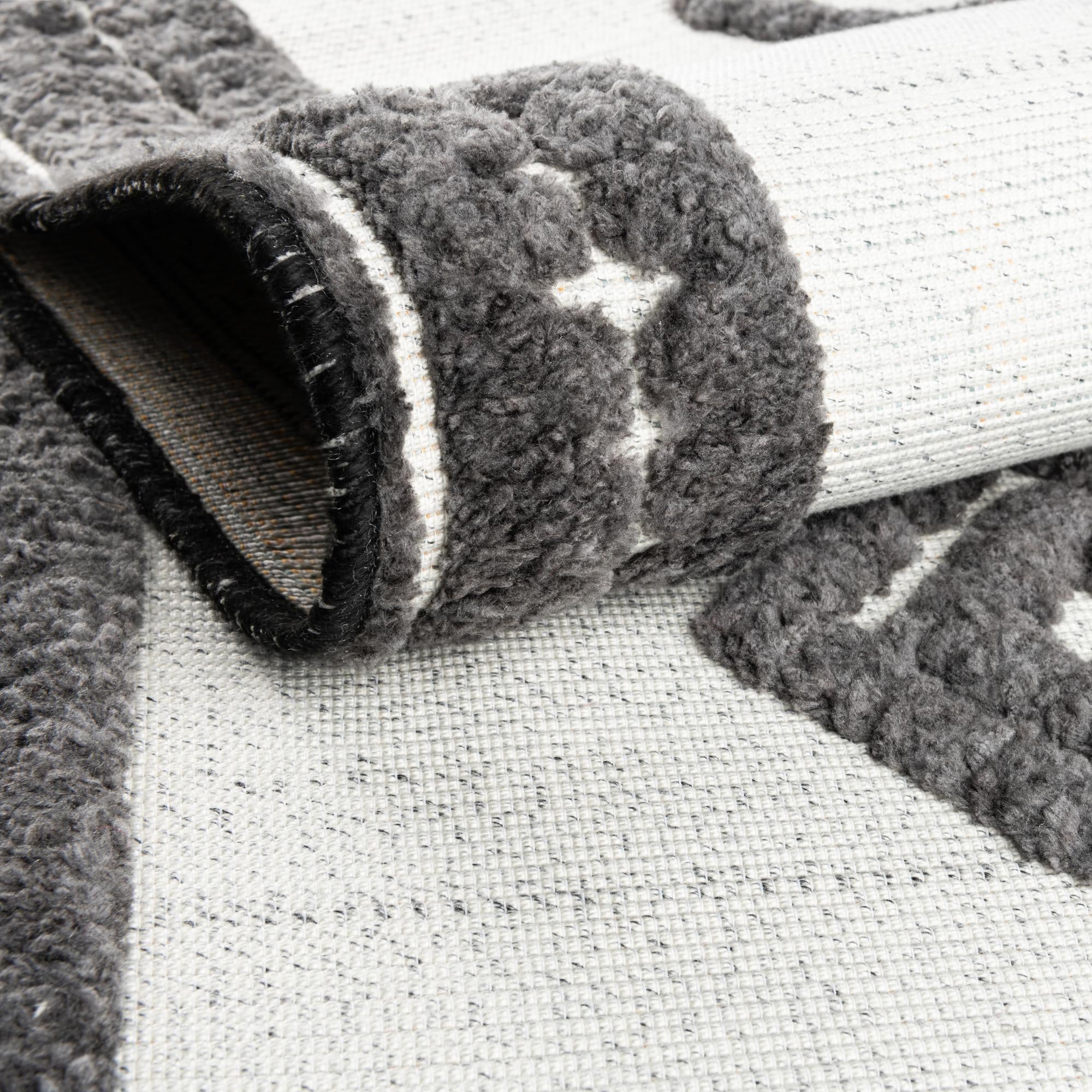 5' 3 x 7' 7 Easy-Clean Indoor / Outdoor Rug