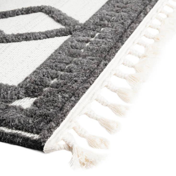 Detail image of 5' 3 x 7' 7 Easy-Clean Indoor / Outdoor Rug
