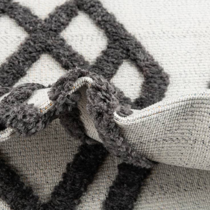 Detail image of 5' 3 x 7' 7 Easy-Clean Indoor / Outdoor Rug