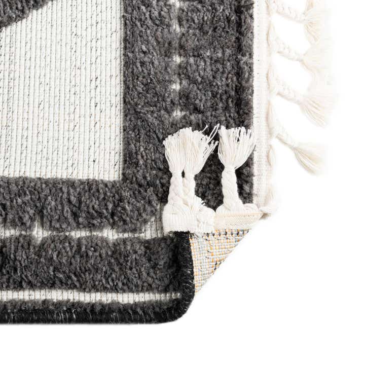 5' 3 x 7' 7 Easy-Clean Indoor / Outdoor Rug
