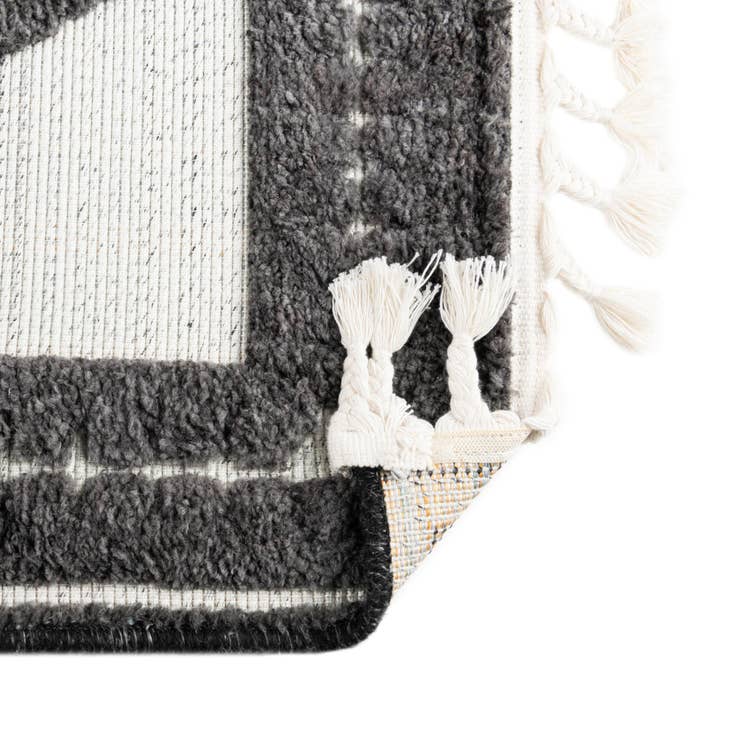 Detail image of 5' 3 x 7' 7 Easy-Clean Indoor / Outdoor Rug