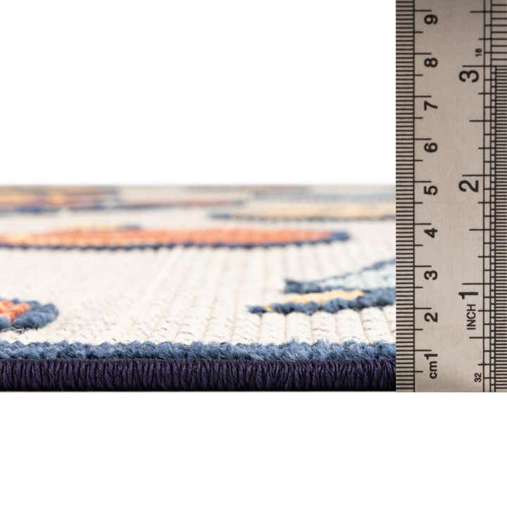 5' x 7' 7 Easy-Clean Indoor / Outdoor Rug
