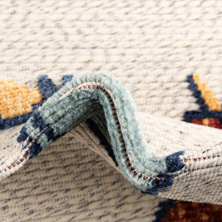 5' x 7' 7 Easy-Clean Indoor / Outdoor Rug