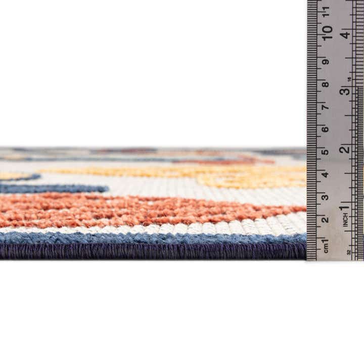 5' x 7' 7 Easy-Clean Indoor / Outdoor Rug