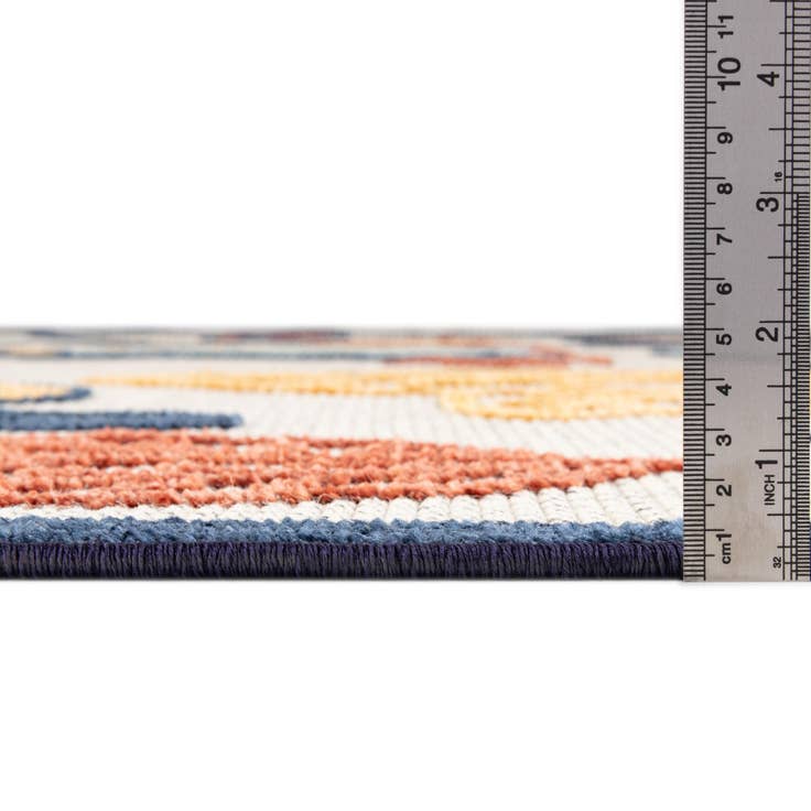 Detail image of 5' x 7' 7 Easy-Clean Indoor / Outdoor Rug