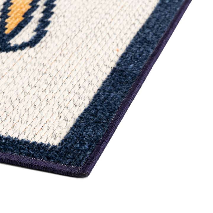 5' x 7' 7 Easy-Clean Indoor / Outdoor Rug