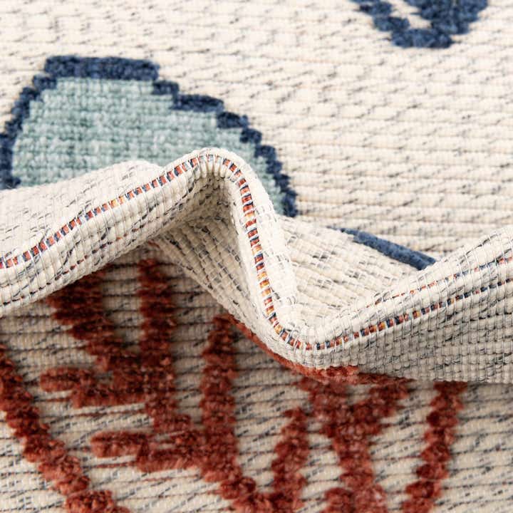 5' x 7' 7 Easy-Clean Indoor / Outdoor Rug